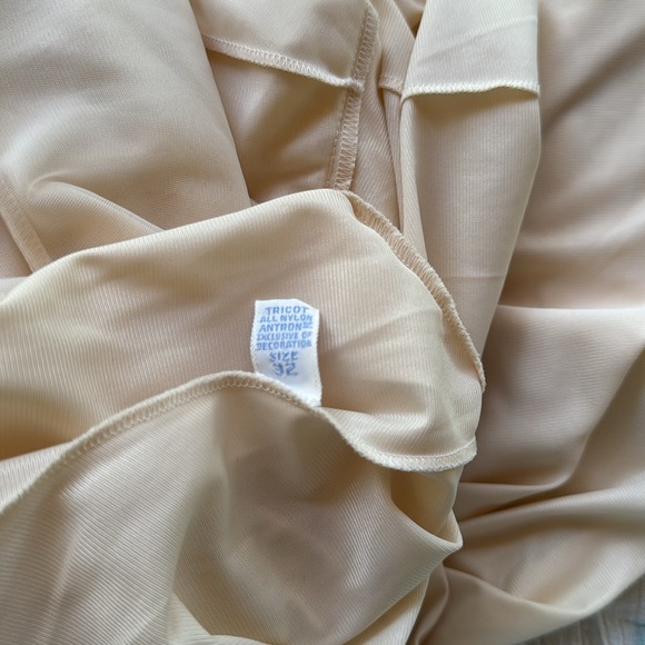 Vintage Vanity fair cream nightgown size 32 - Picture 7 of 12